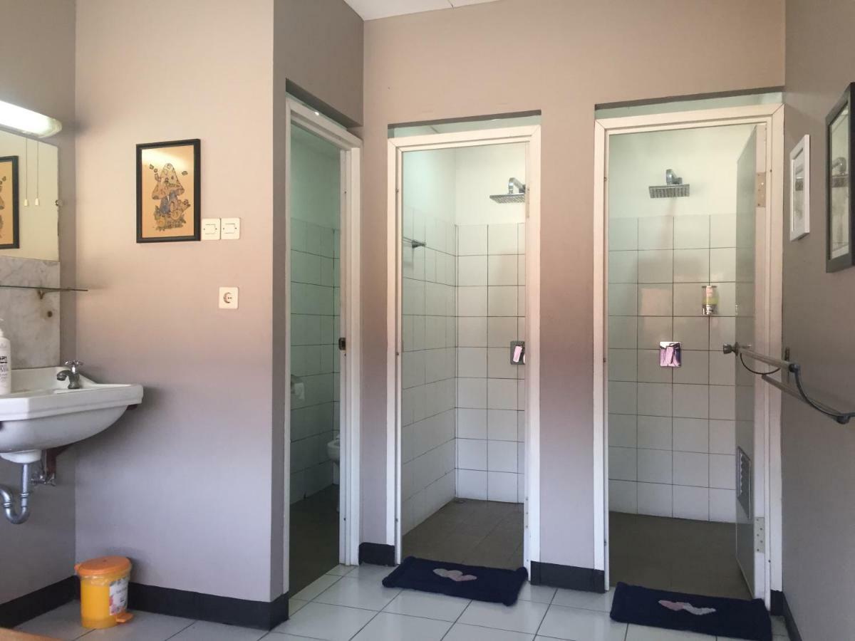 De Riau Guesthouse Bandung Kültér fotó